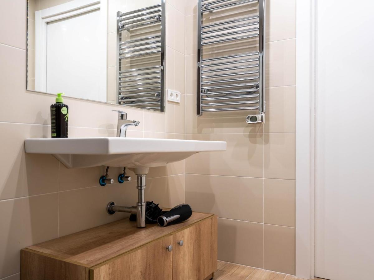 Limehome Barcelona Carrer De Besalu 90 - Estancia Temporal Екстериор снимка